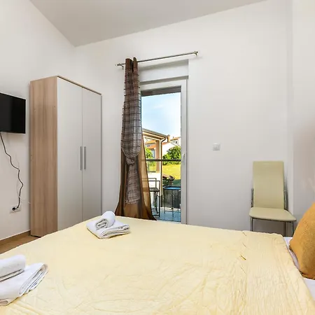 Modern Luna With Pool And Bbq Near Rovinj *