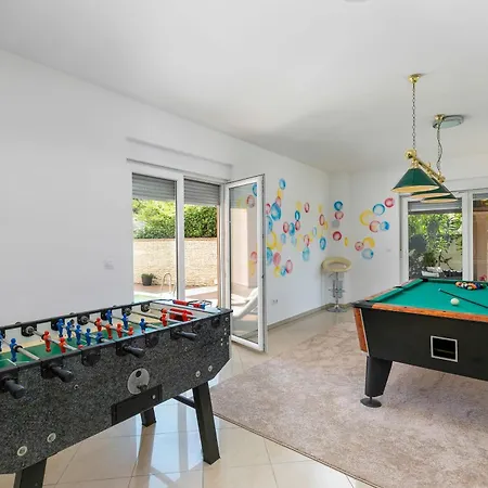 Modern Luna With Pool And Bbq Near Rovinj Vila *