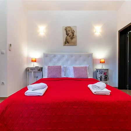 Modern Luna With Pool And Bbq Near Rovinj *