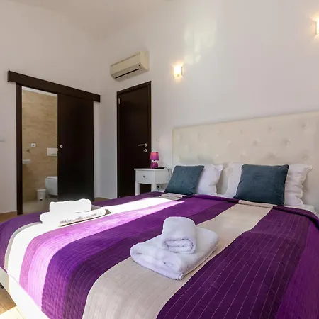 Modern Luna With Pool And Bbq Near Rovinj Vila *