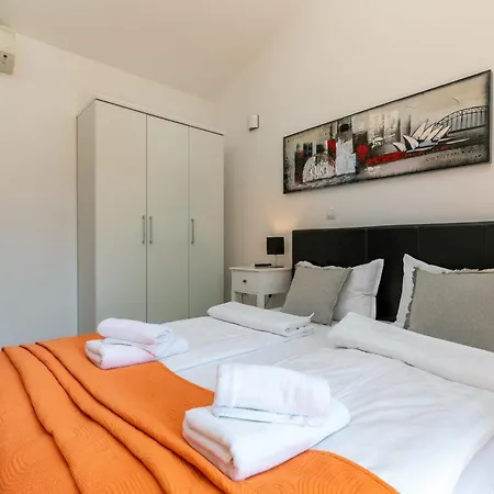 Modern Luna With Pool And Bbq Near Rovinj Rovinjsko Selo