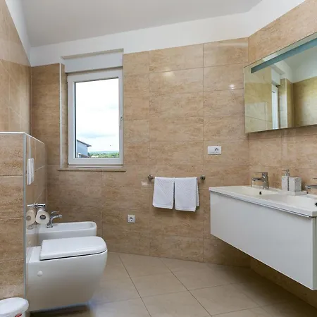 Vila Modern Luna With Pool And Bbq Near Rovinj