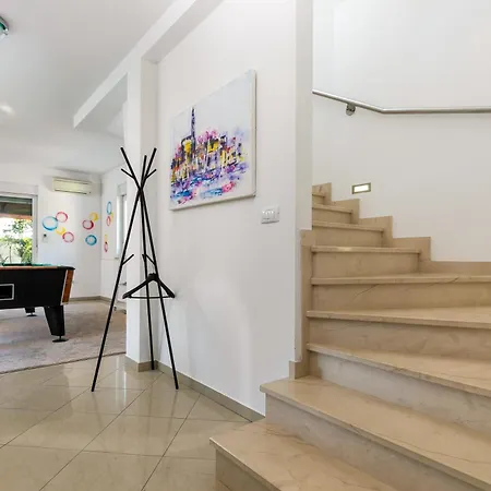 Vila Modern Luna With Pool And Bbq Near Rovinj *