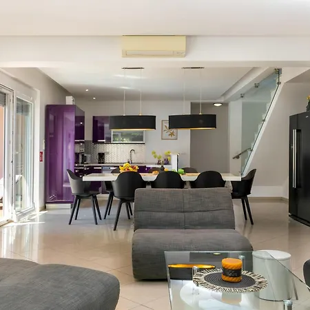 Modern Luna With Pool And Bbq Near Rovinj Vila *