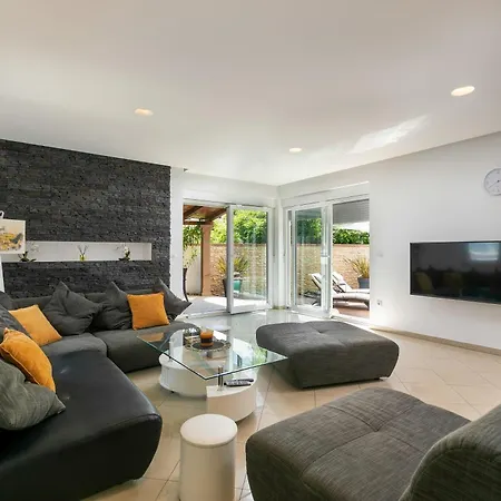 Modern Luna With Pool And Bbq Near Rovinj Vila *