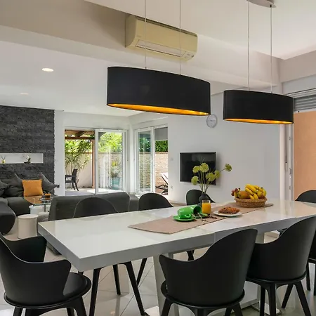 Vila Modern Luna With Pool And Bbq Near Rovinj *