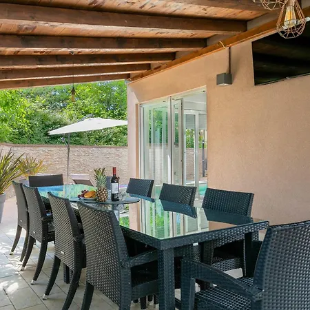 Modern Luna With Pool And Bbq Near Rovinj Rovinjsko Selo