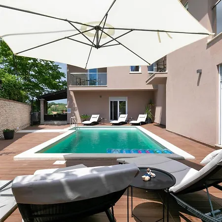 Modern Luna With Pool And Bbq Near Rovinj Vila *